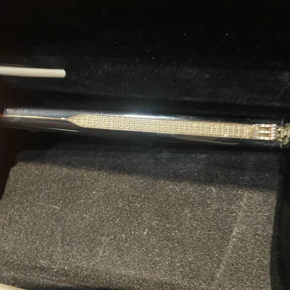 Authentic GIVENCHY Black Acetate Cat Eye Sunglasses GV 7077/S 🕶️✨ - Picture 3 of 4